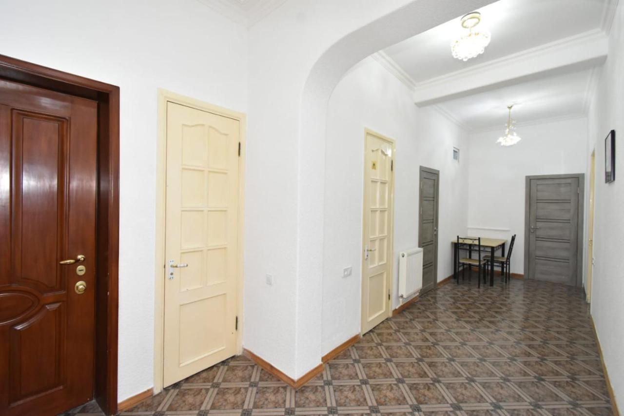 Guesthouses Opera Jerevan Eksteriør billede
