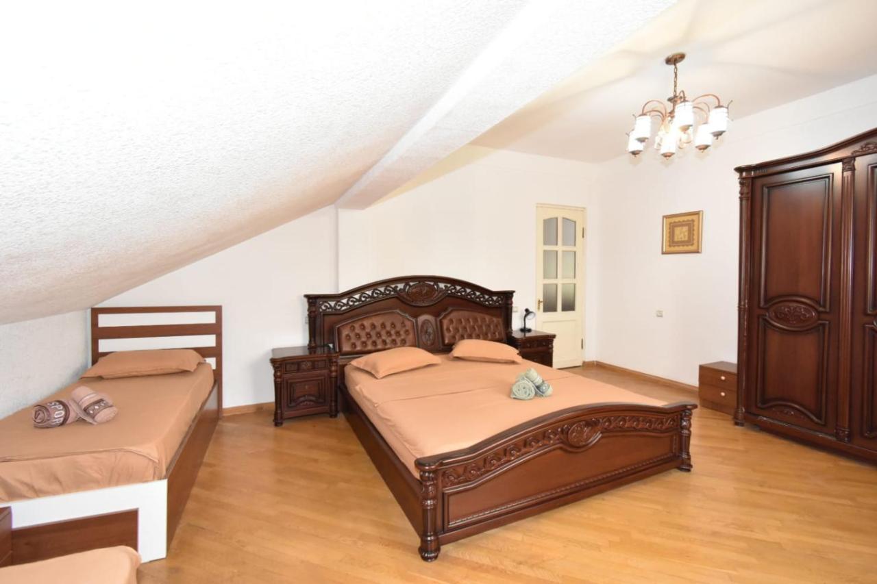 Guesthouses Opera Jerevan Eksteriør billede