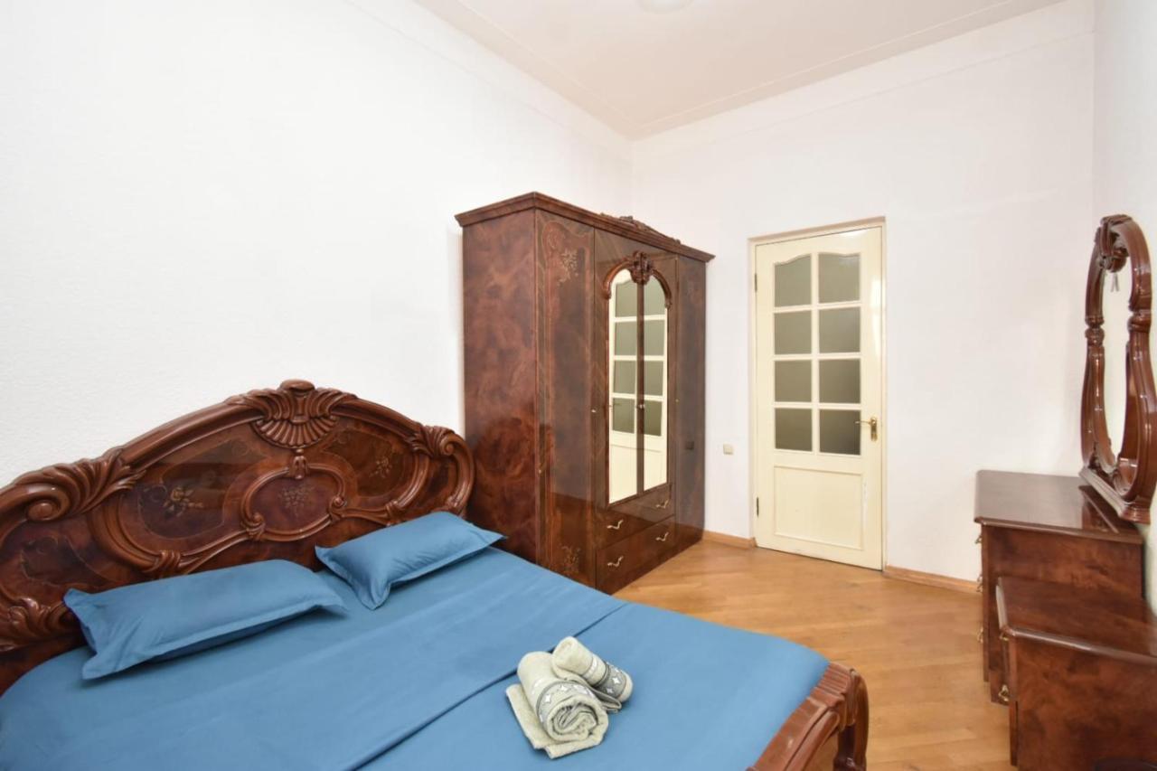 Guesthouses Opera Jerevan Eksteriør billede
