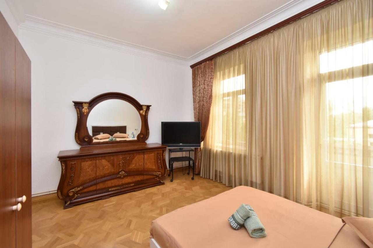 Guesthouses Opera Jerevan Eksteriør billede