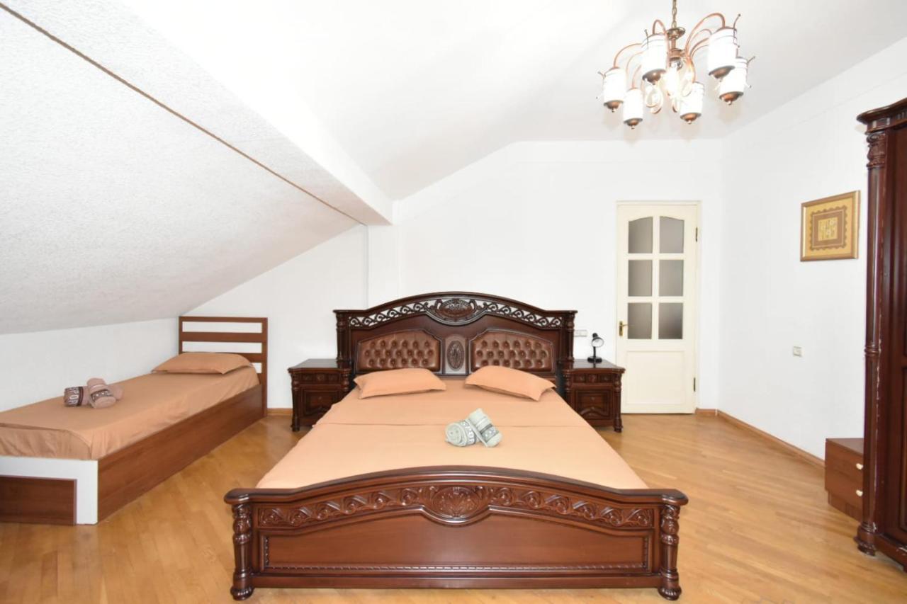 Guesthouses Opera Jerevan Eksteriør billede