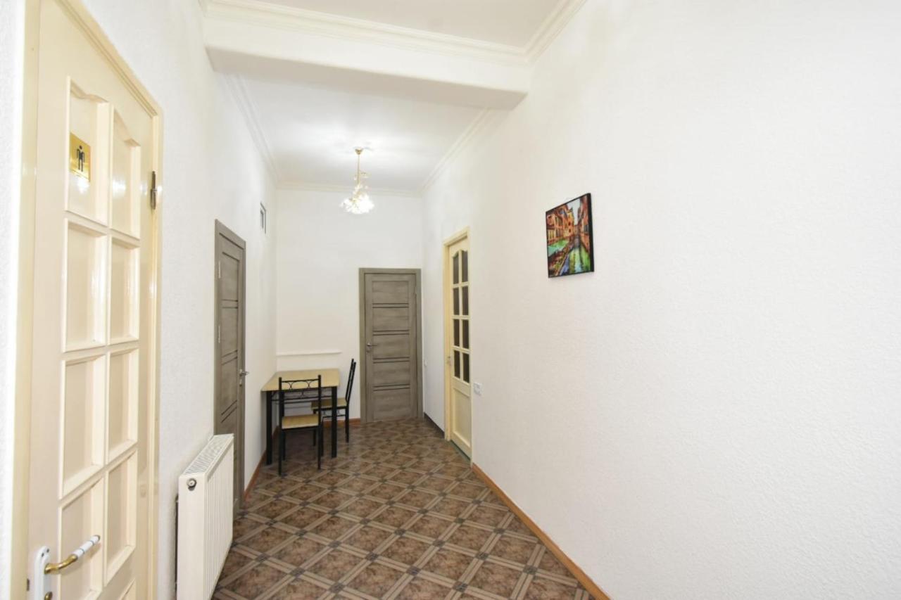 Guesthouses Opera Jerevan Eksteriør billede