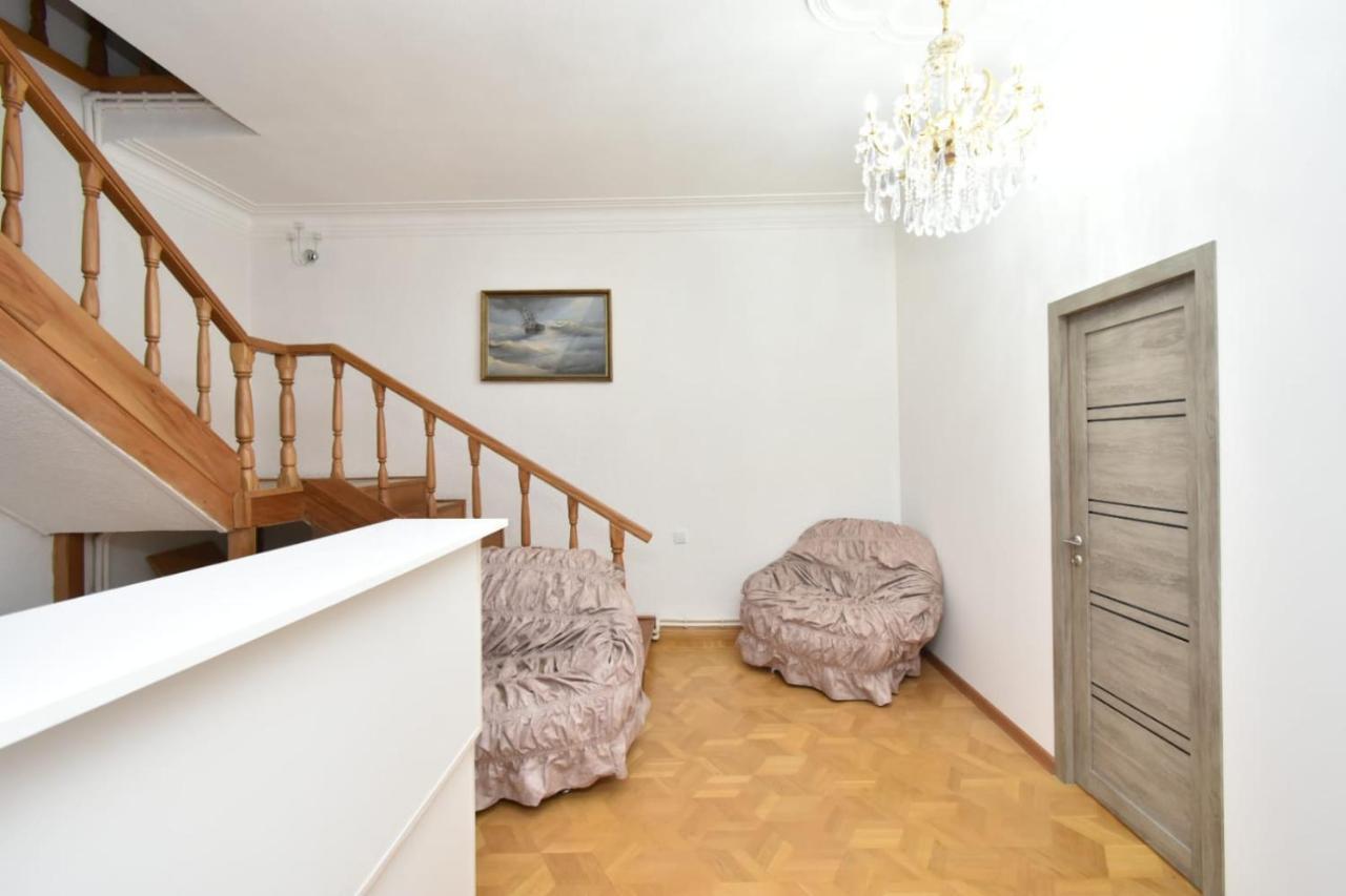 Guesthouses Opera Jerevan Eksteriør billede