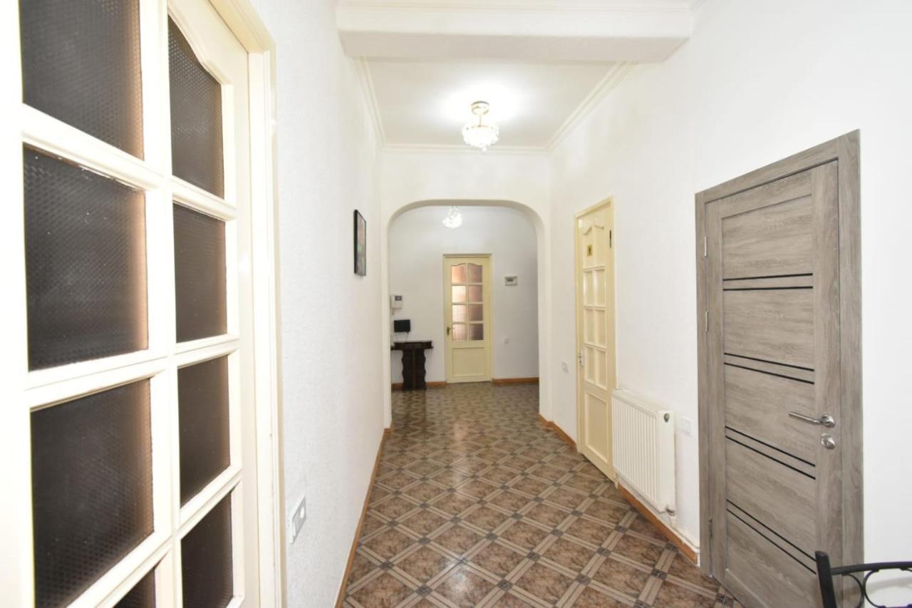 Guesthouses Opera Jerevan Eksteriør billede